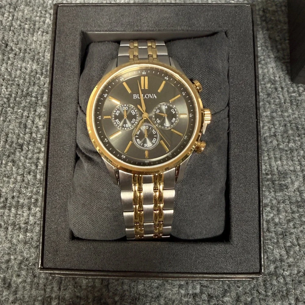 New Bulova Mens Classic Collection 98A215 Chronograph Mineral Crystal Watch